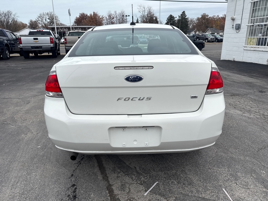 Ford Focus SE Sedan 2011