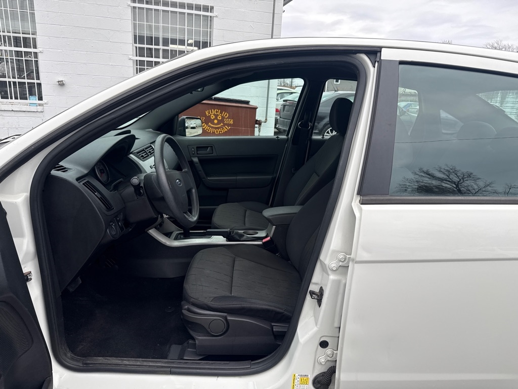 Ford Focus SE Sedan 2011