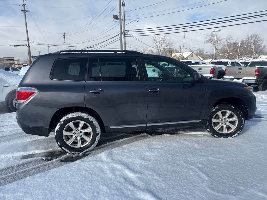 Toyota Highlander Base 4WD 2012