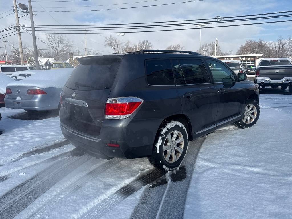 Toyota Highlander Base 4WD 2012