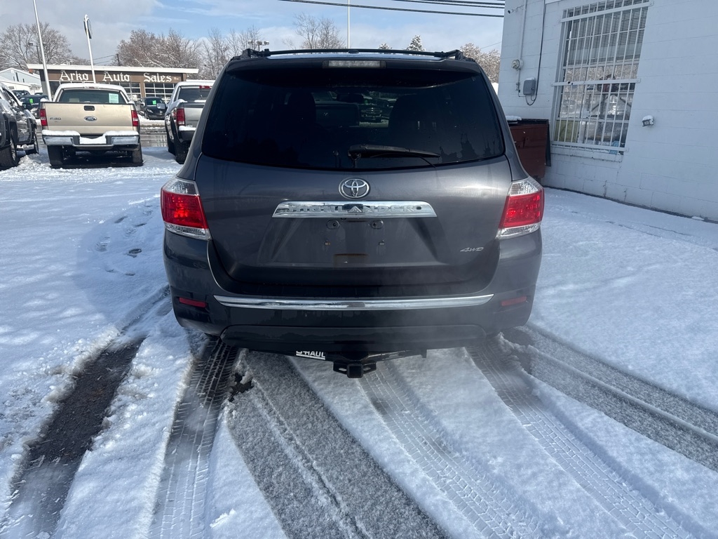 Toyota Highlander Base 4WD 2012