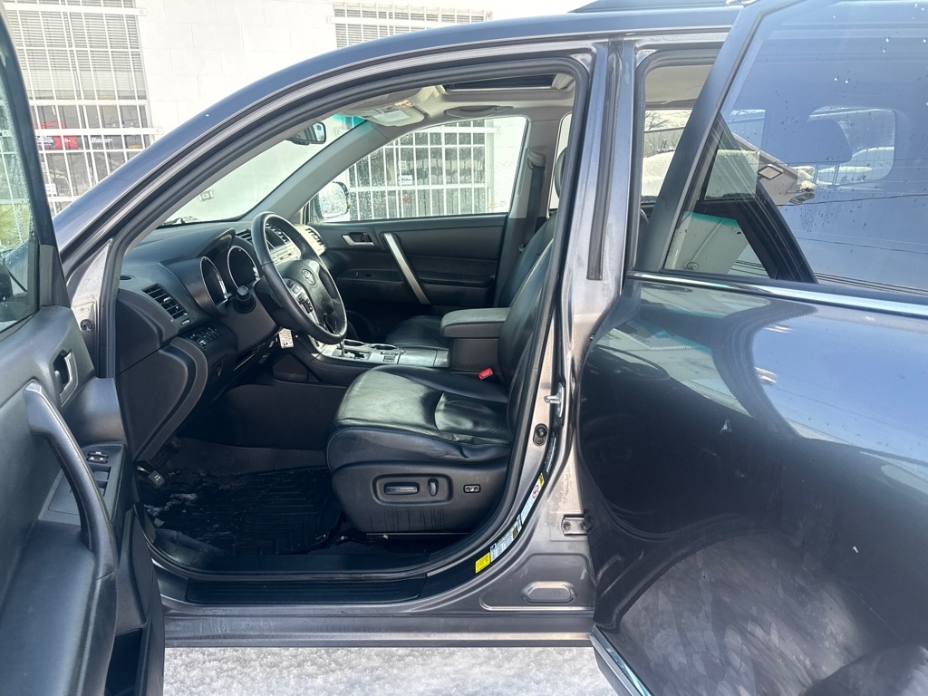 Toyota Highlander Base 4WD 2012