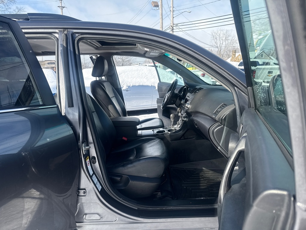 Toyota Highlander Base 4WD 2012