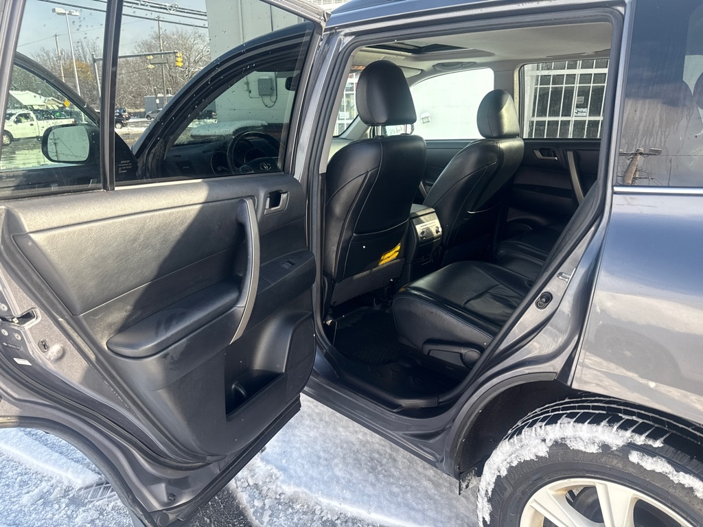 Toyota Highlander Base 4WD 2012