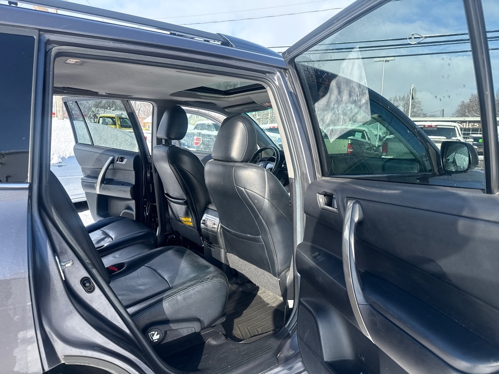 Toyota Highlander Base 4WD 2012