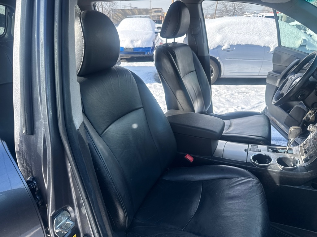 Toyota Highlander Base 4WD 2012