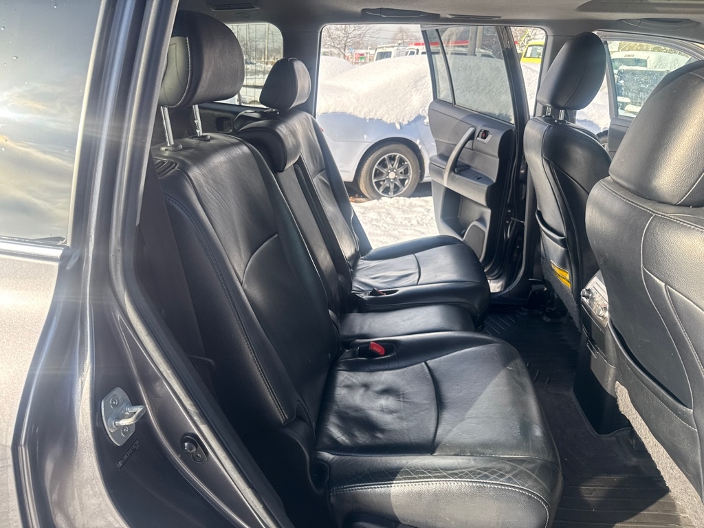 Toyota Highlander Base 4WD 2012