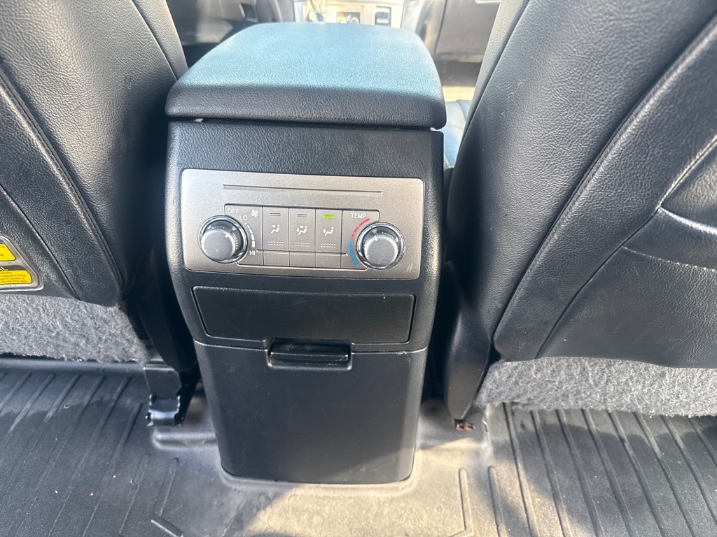 Toyota Highlander Base 4WD 2012