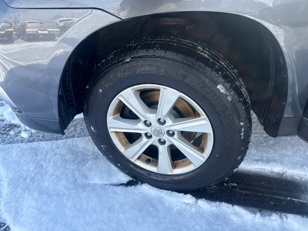 Toyota Highlander Base 4WD 2012