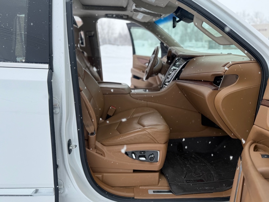 Cadillac Escalade Platinum 4WD 2016