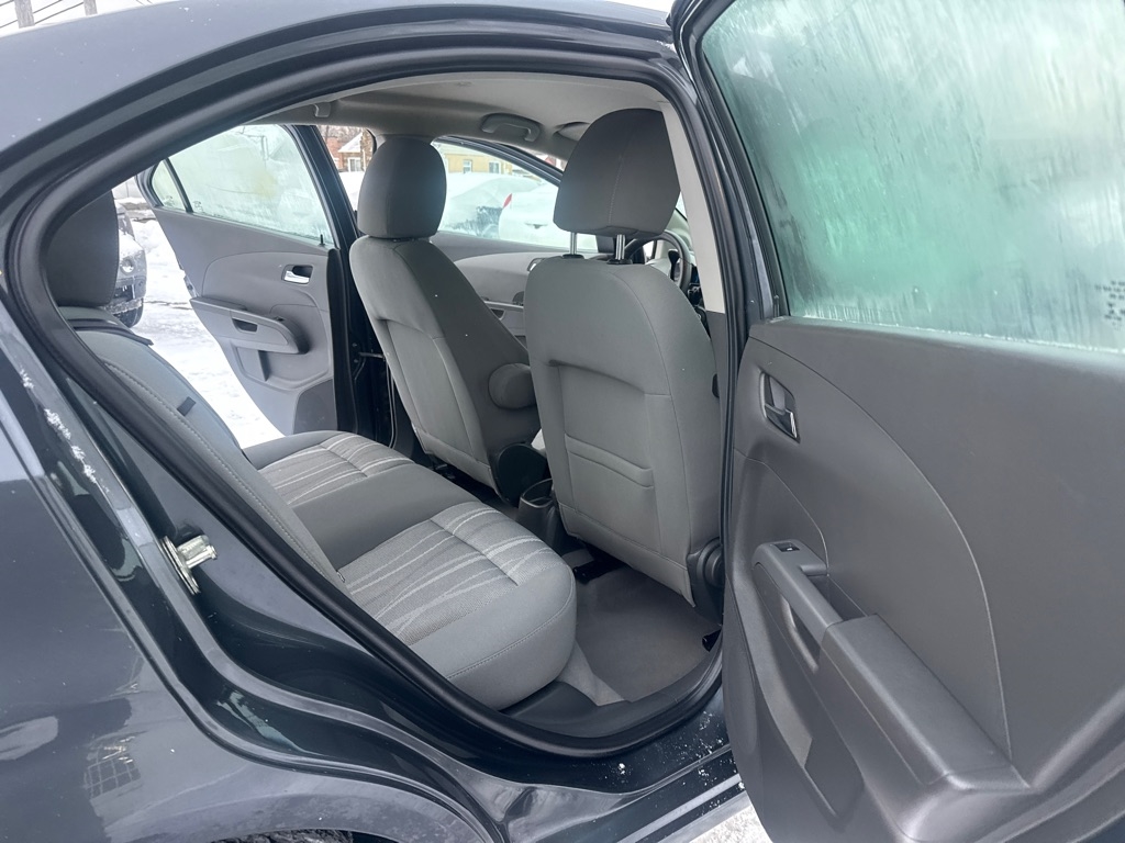 Chevrolet Sonic 1LT Sedan 2012