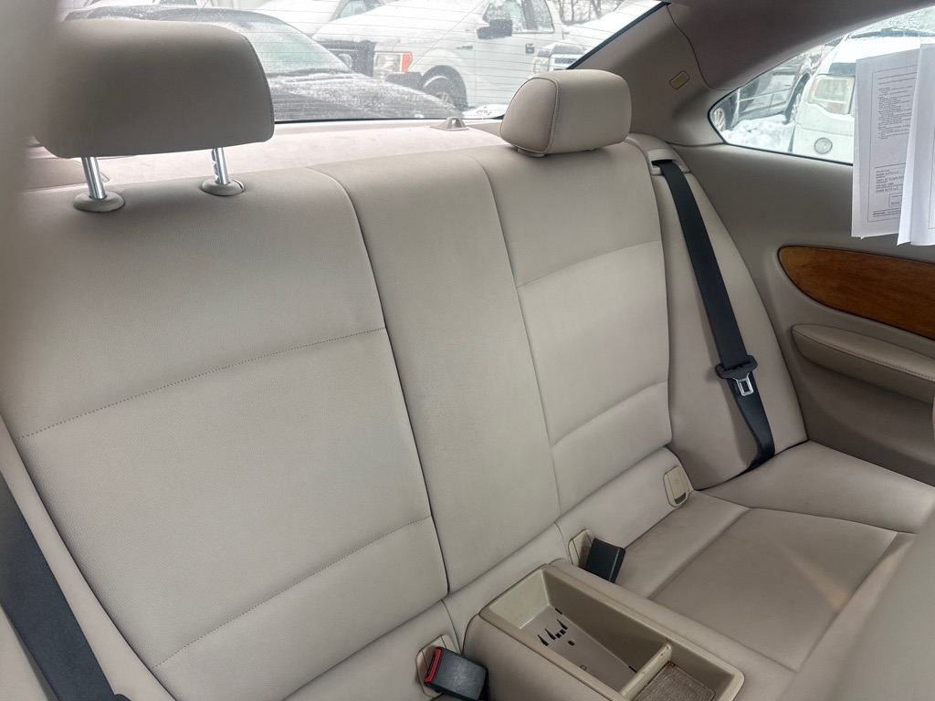 BMW 1-Series 128i Coupe 2011