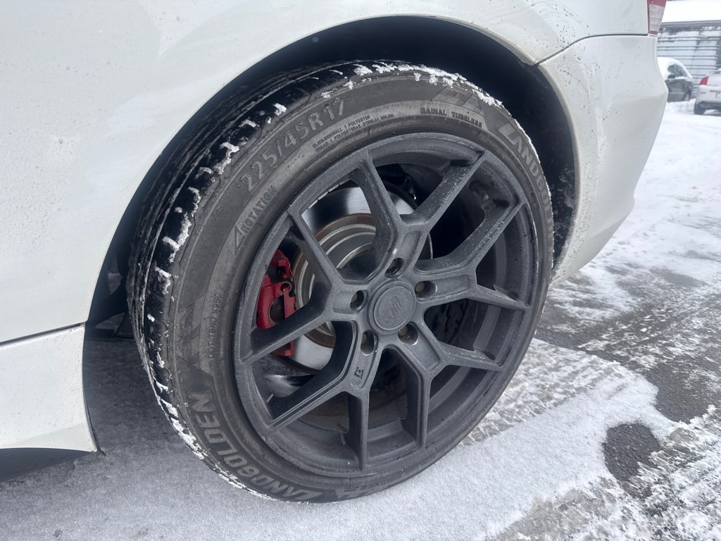 BMW 1-Series 128i Coupe 2011