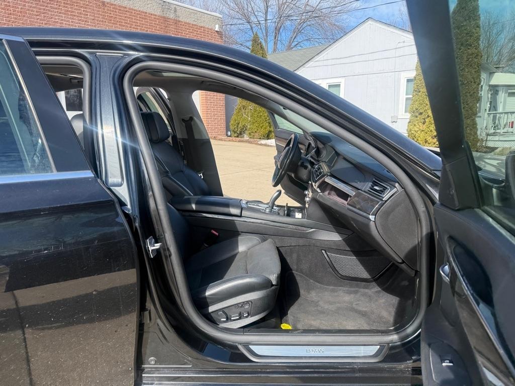 BMW 7-Series 750Li 2012