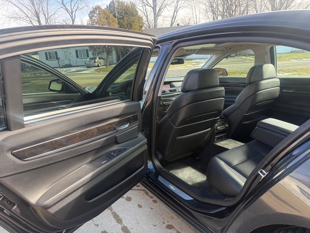 BMW 7-Series 750Li 2012