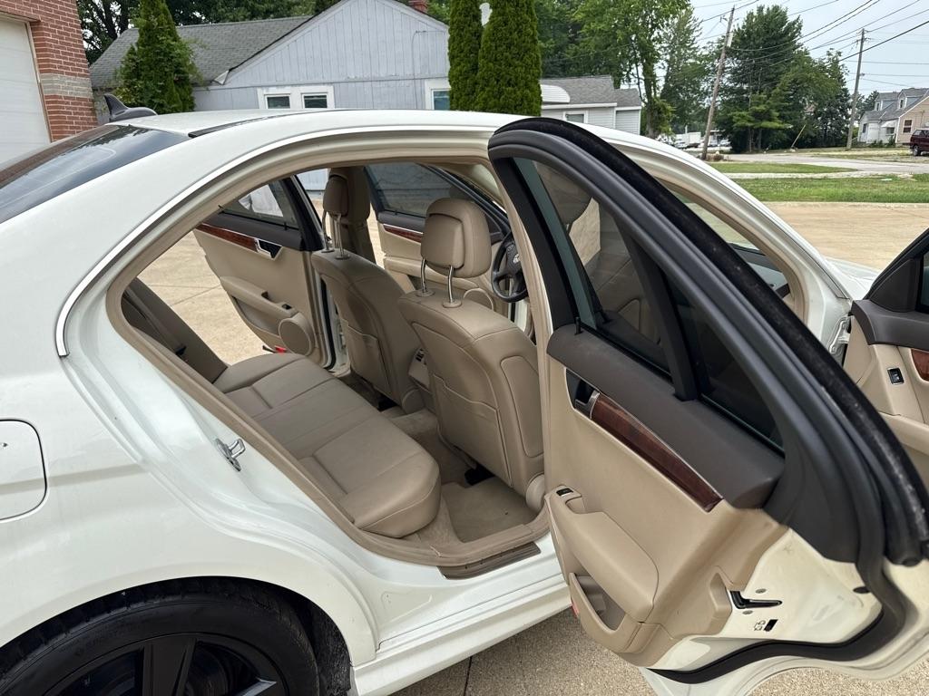 Mercedes-Benz C-Class C300 4MATIC Sport Sedan 2011