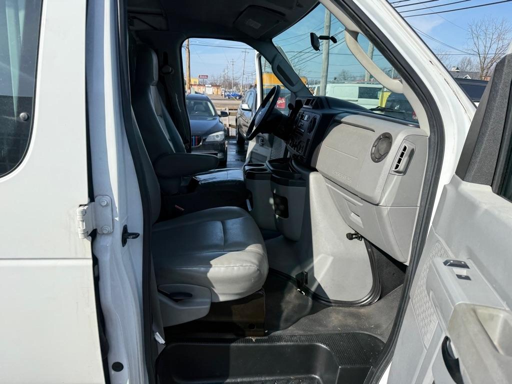 Ford Econoline E-150 2012
