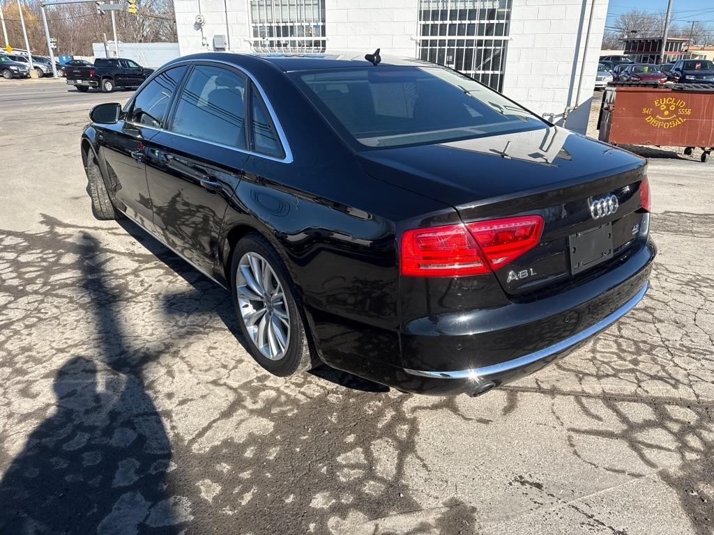 Audi A8 4.2L quattro 2011