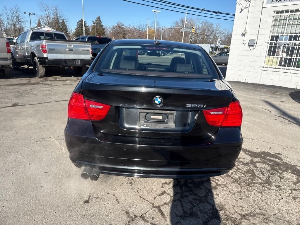 BMW 3-Series 328i SA 2011