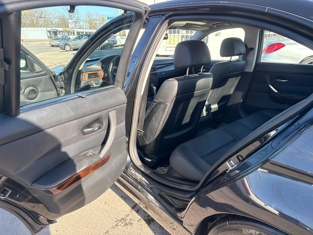 BMW 3-Series 328i SA 2011