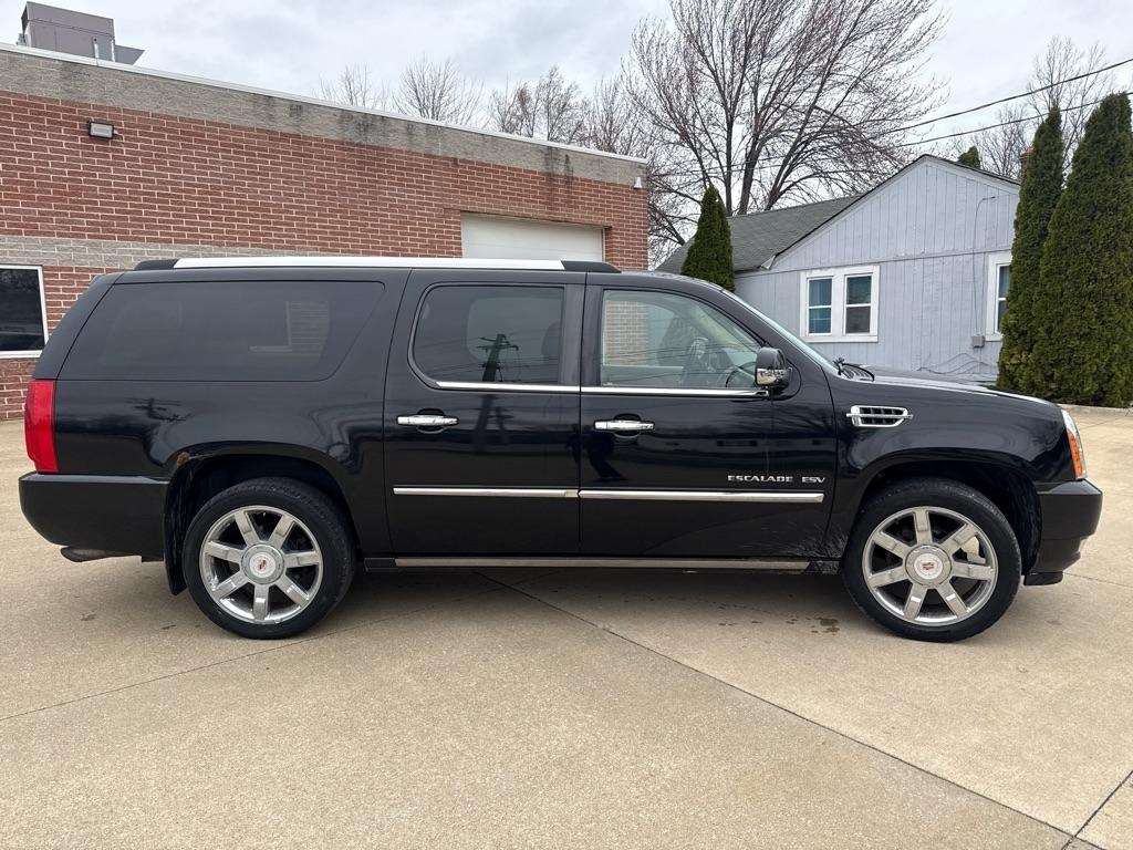 Cadillac Escalade ESV AWD Premium 2011
