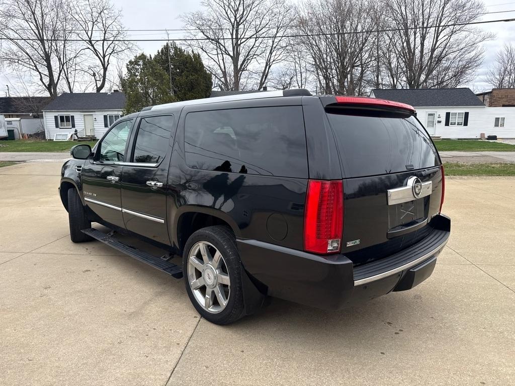 Cadillac Escalade ESV AWD Premium 2011