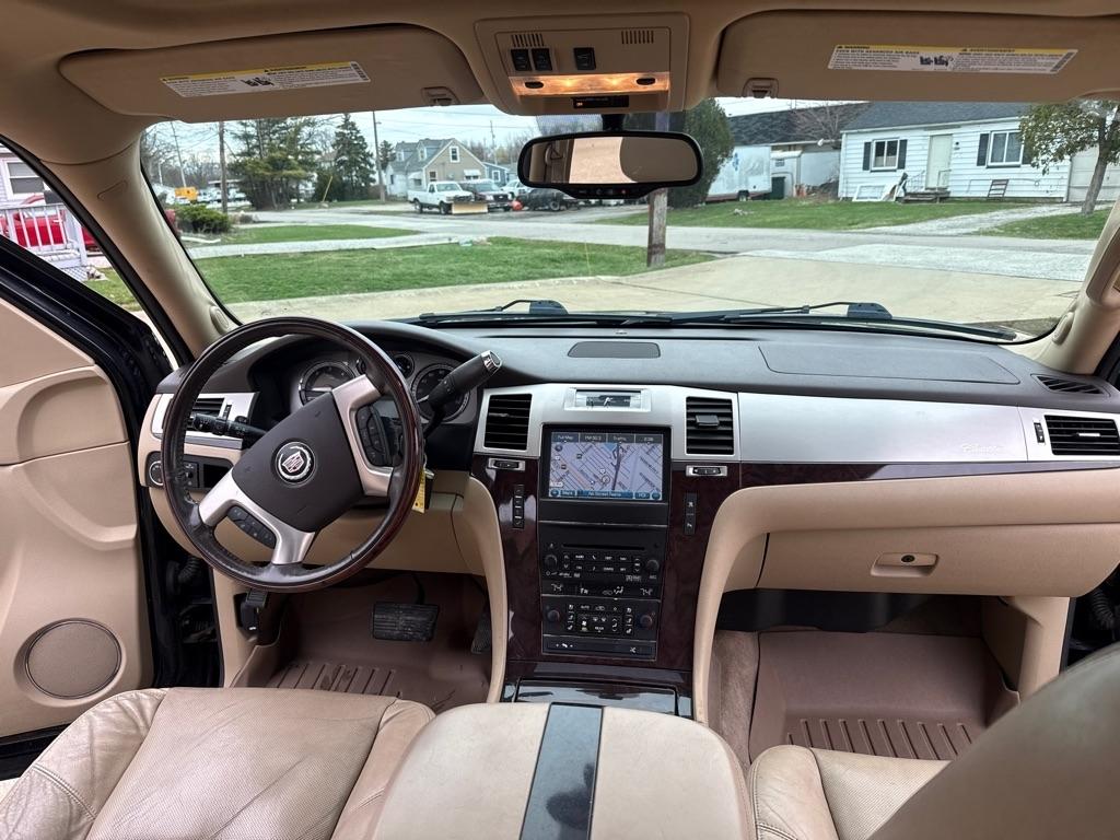 Cadillac Escalade ESV AWD Premium 2011