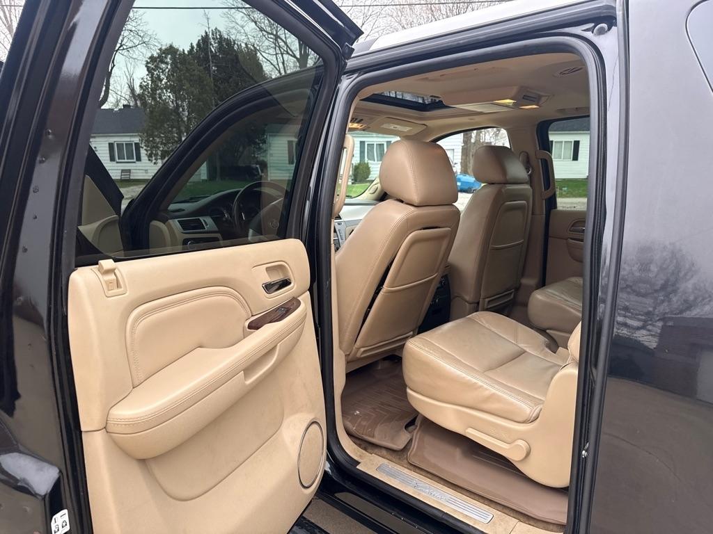 Cadillac Escalade ESV AWD Premium 2011