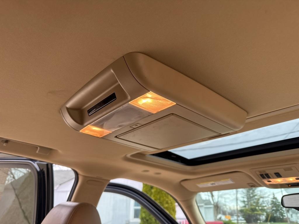 Cadillac Escalade ESV AWD Premium 2011