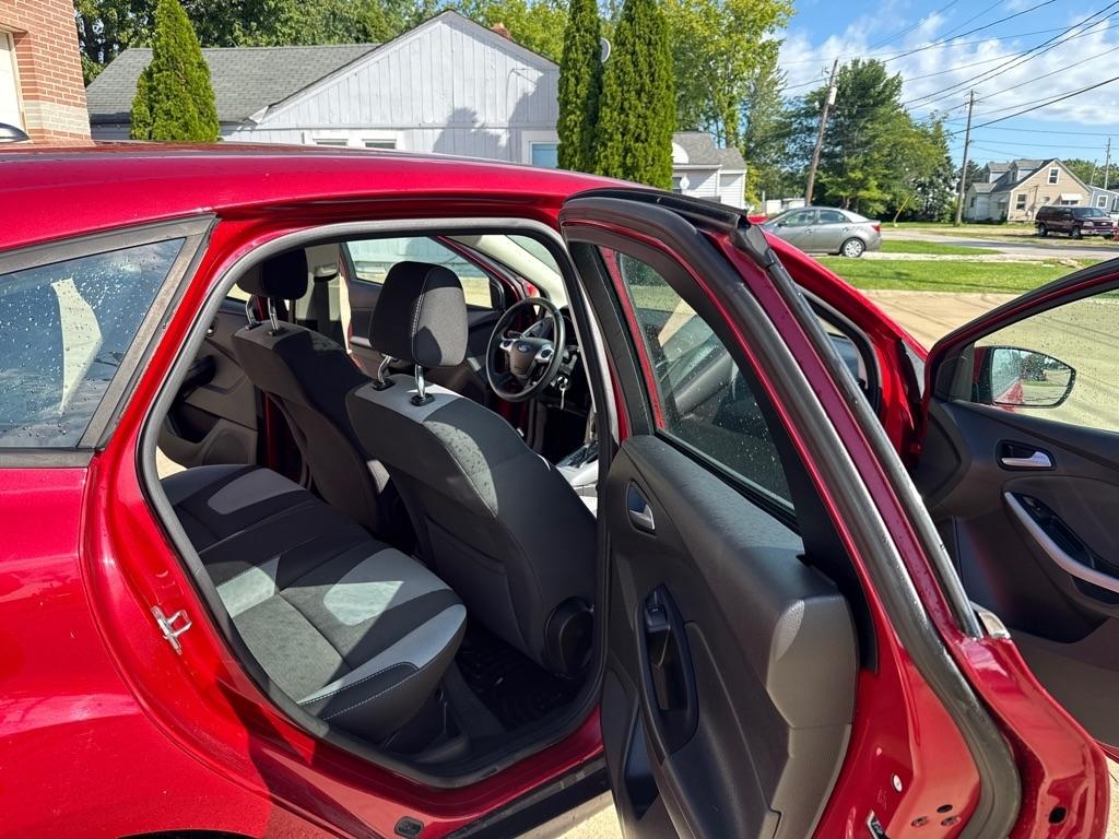 Ford Focus SE 2012