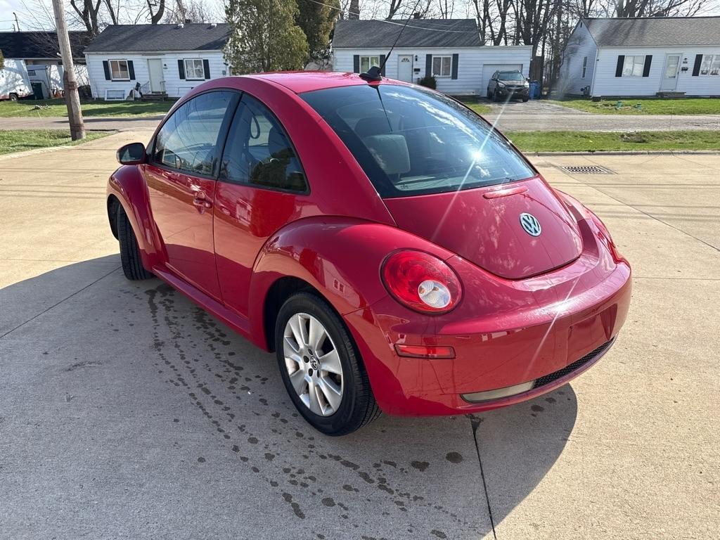 Volkswagen New Beetle S 2009