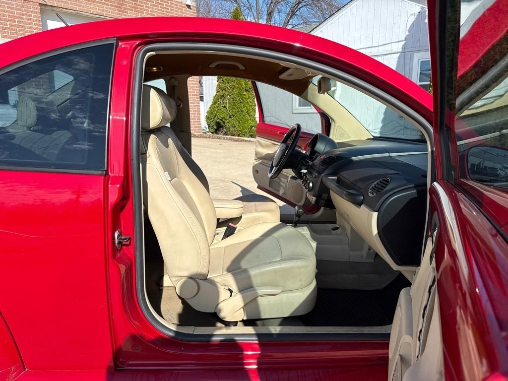 Volkswagen New Beetle S 2009