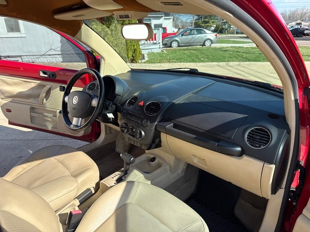 Volkswagen New Beetle S 2009