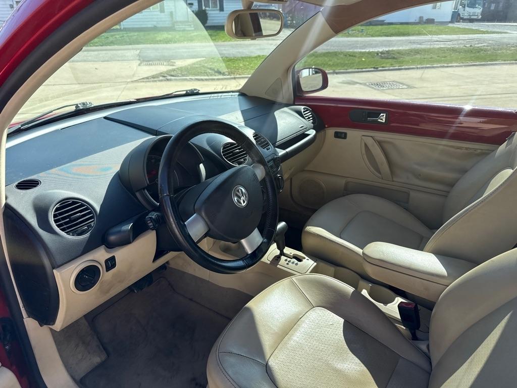 Volkswagen New Beetle S 2009