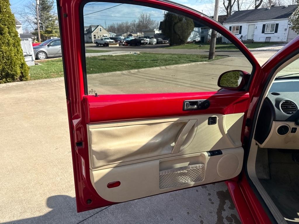 Volkswagen New Beetle S 2009