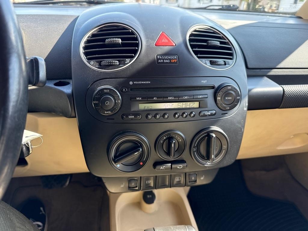 Volkswagen New Beetle S 2009