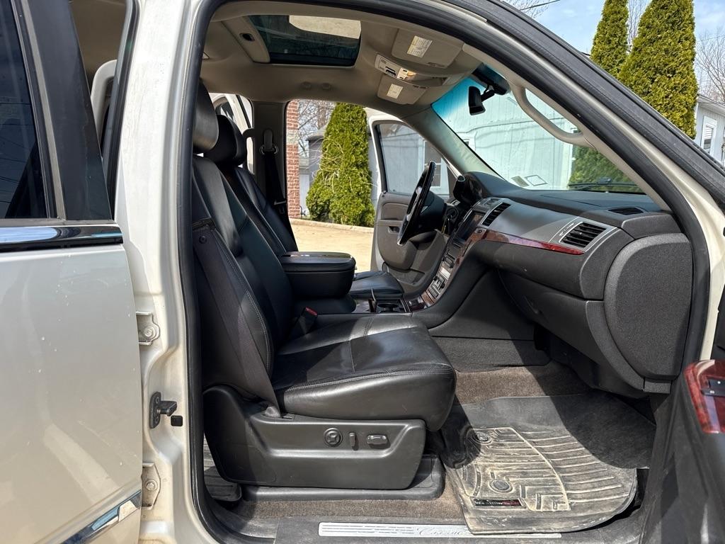 Cadillac Escalade  2010