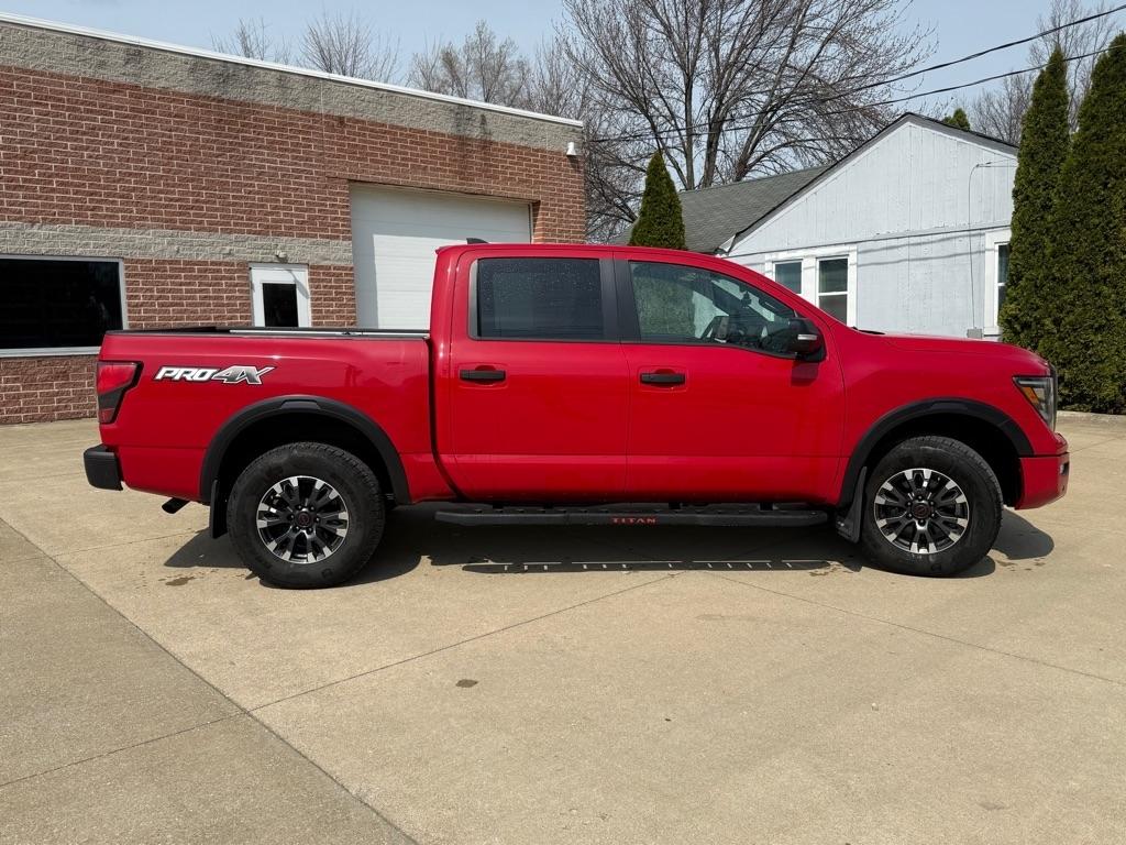 Nissan Titan PRO-4X Crew Cab 4WD 2024