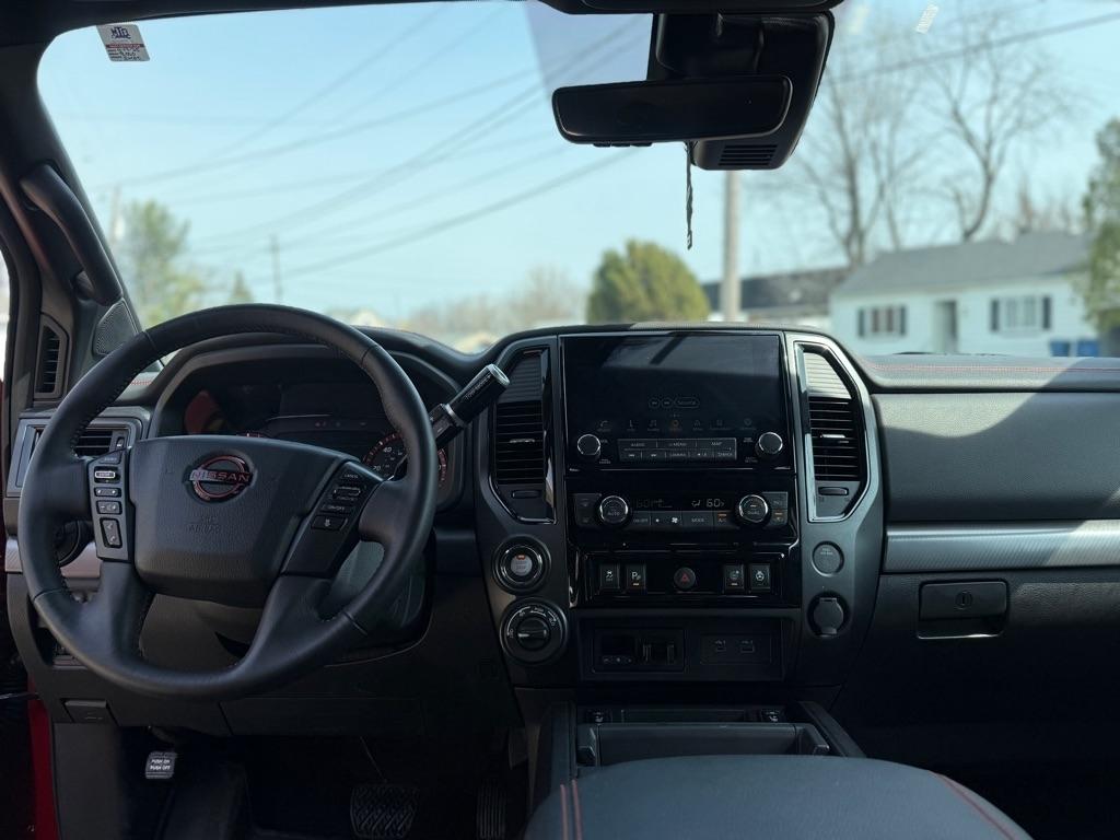 Nissan Titan PRO-4X Crew Cab 4WD 2024
