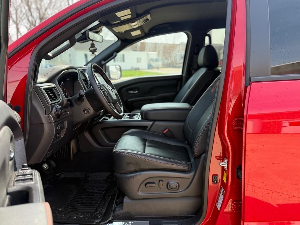 Nissan Titan PRO-4X Crew Cab 4WD 2024