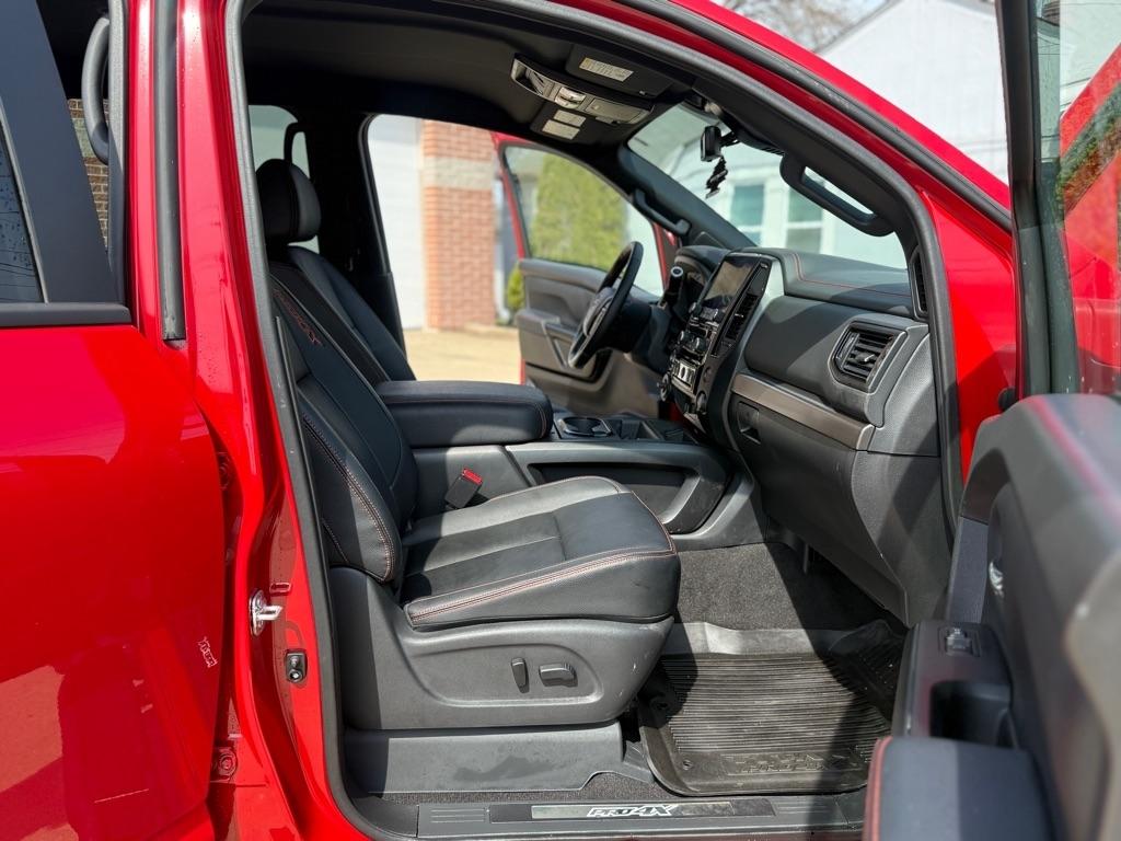 Nissan Titan PRO-4X Crew Cab 4WD 2024