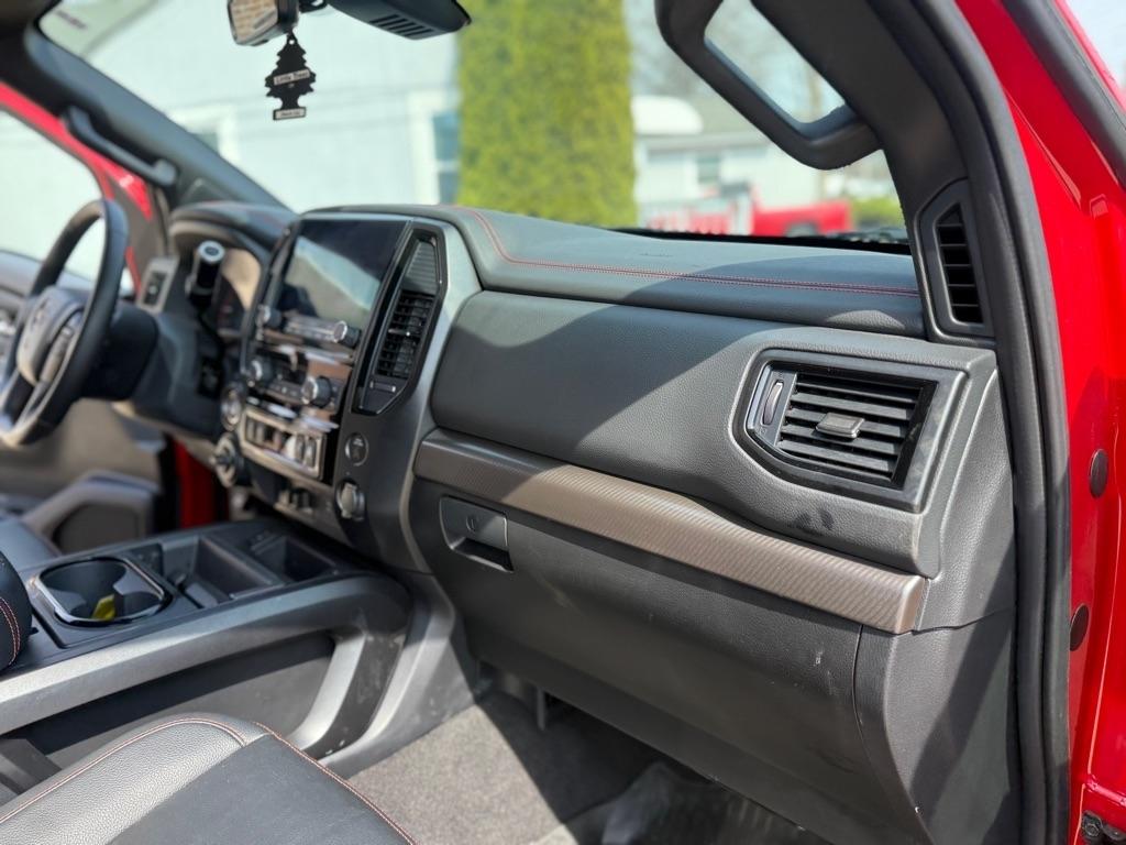 Nissan Titan PRO-4X Crew Cab 4WD 2024