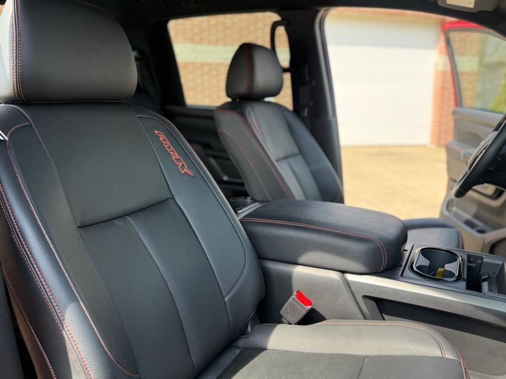 Nissan Titan PRO-4X Crew Cab 4WD 2024