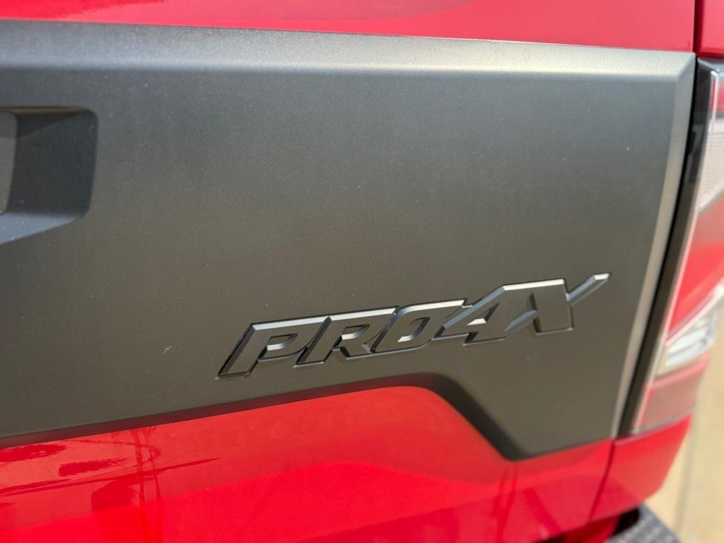 Nissan Titan PRO-4X Crew Cab 4WD 2024