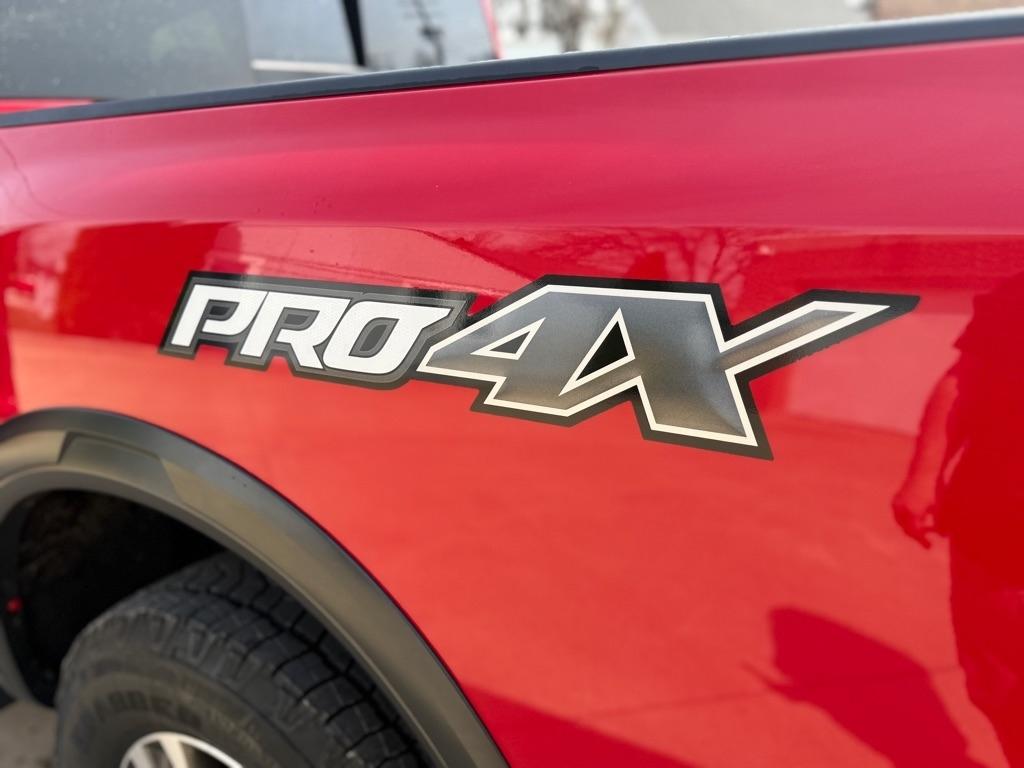 Nissan Titan PRO-4X Crew Cab 4WD 2024