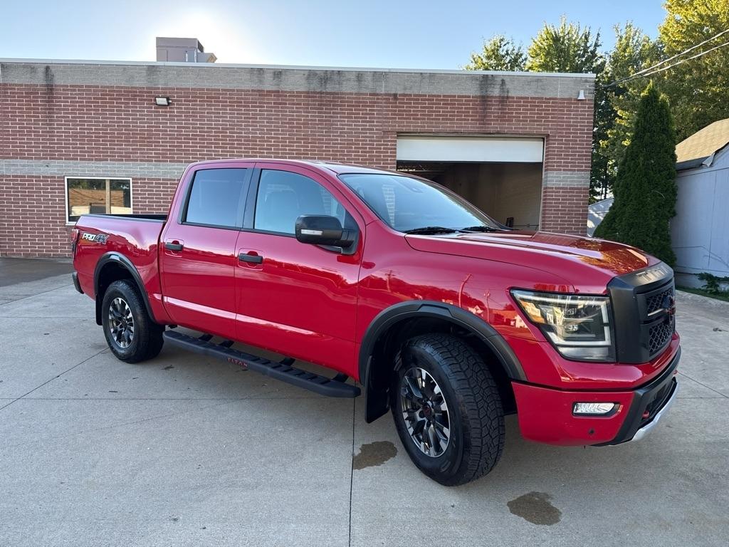 Nissan Titan PRO-4X Crew Cab 4WD 2024