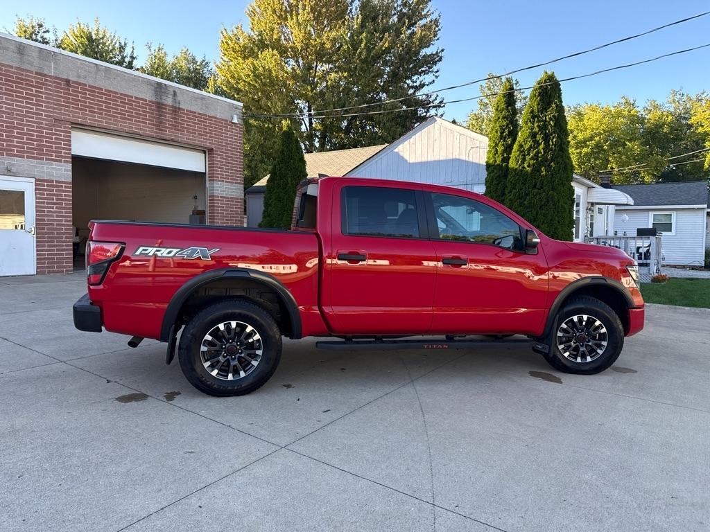 Nissan Titan PRO-4X Crew Cab 4WD 2024