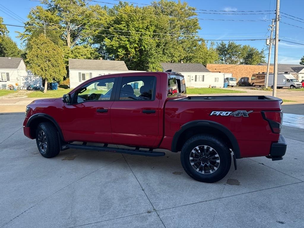 Nissan Titan PRO-4X Crew Cab 4WD 2024