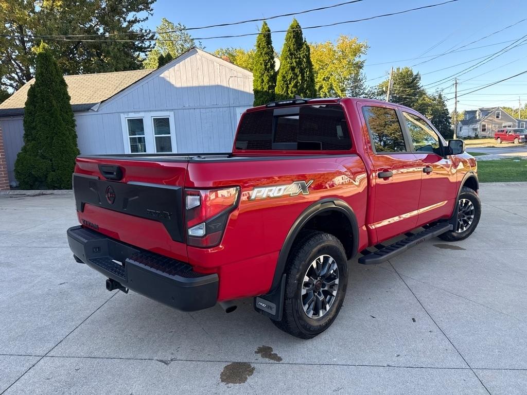 Nissan Titan PRO-4X Crew Cab 4WD 2024