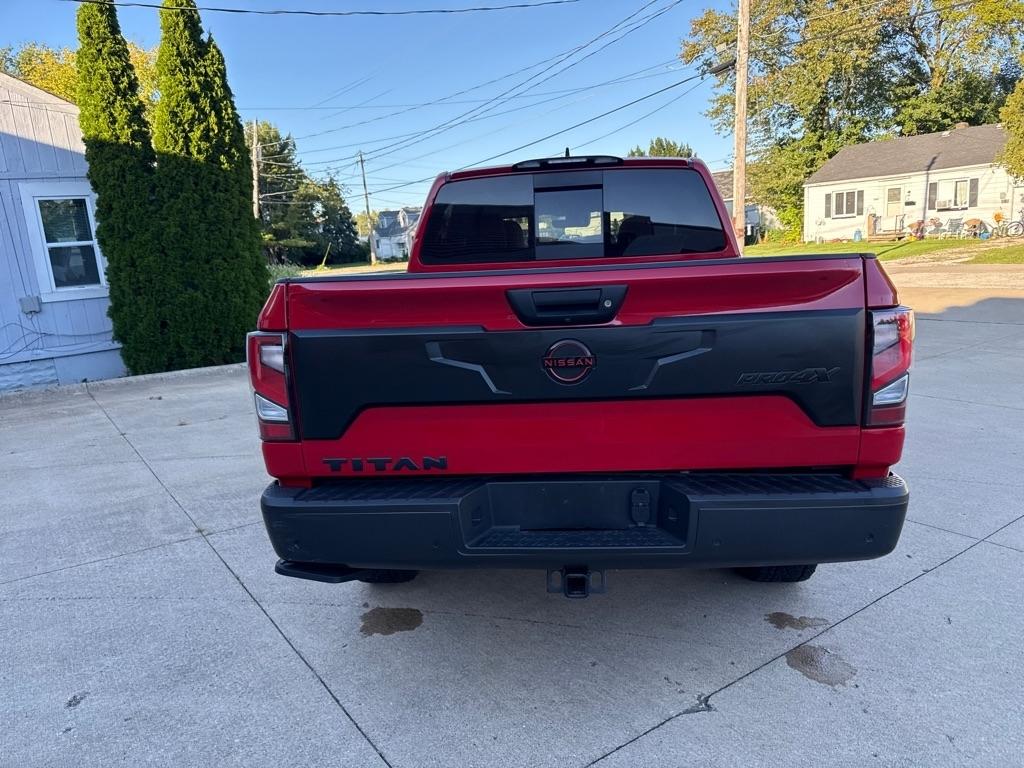 Nissan Titan PRO-4X Crew Cab 4WD 2024
